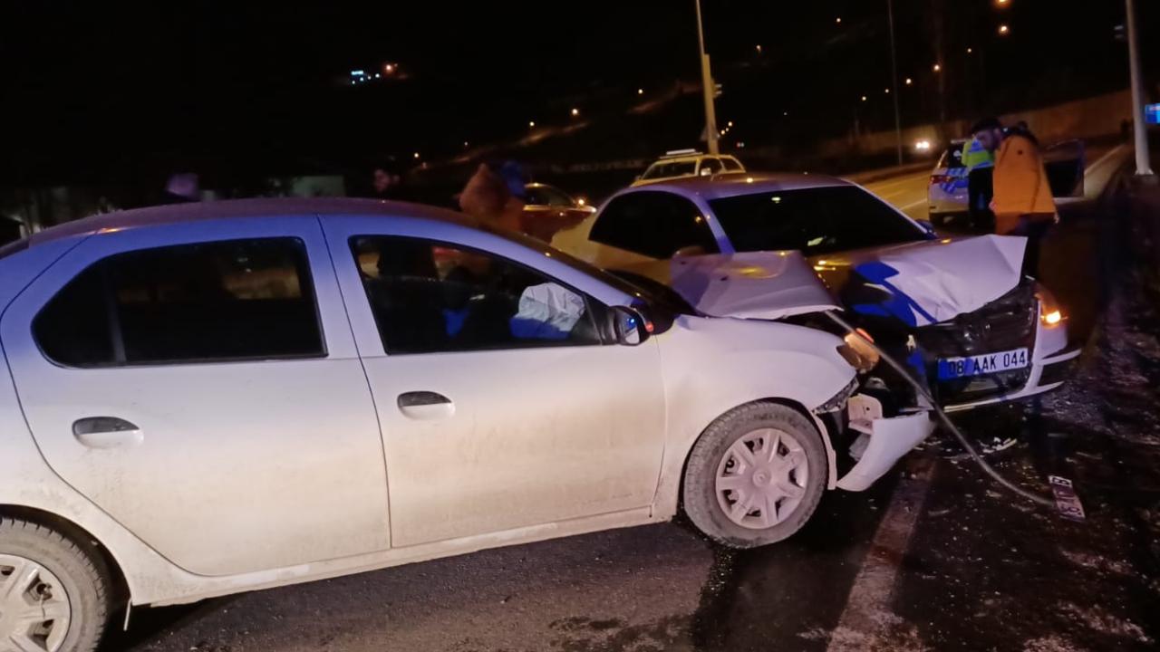 Artvin'de trafik kazası: 5 yaralı