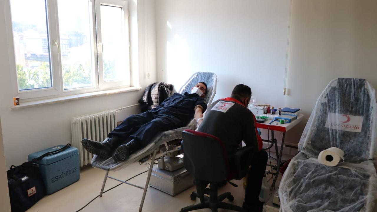 Bilecik İl Jandarma Komutanlığı ekipleri Kızılay’a kan bağışı yaptı