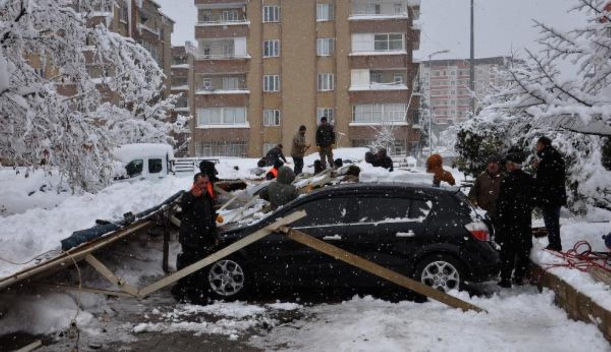 Gaziantep’te kar yolları kapattı; mahsur kalan 2 bin 800 kişi kurtarıldı (6)