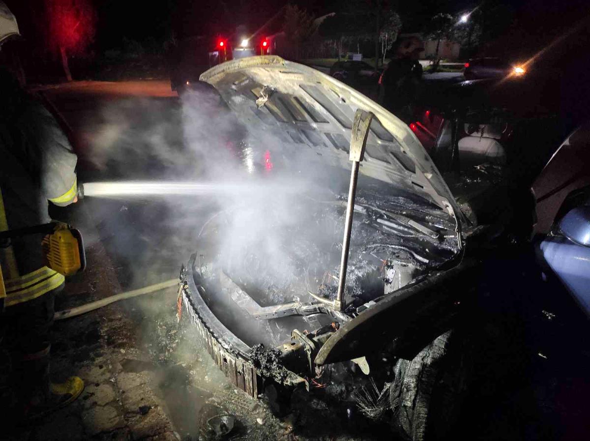 Hastane otoparkında otomobil yandı – Haberler