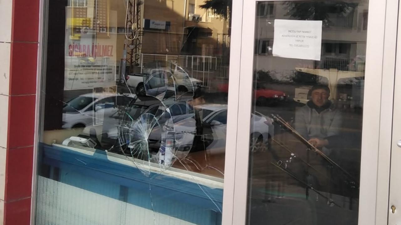 İncesu’da iş yerlerinin vitrin camı kırıldı