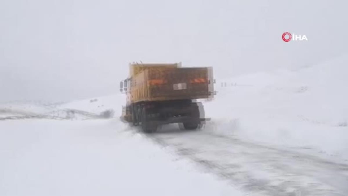 Kırıkkale’de kar esareti sürüyor: 113 köy yolu ulaşıma kapandı