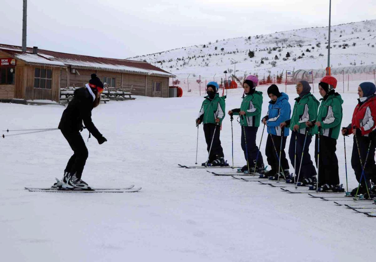 Kırsaldaki öğrenciler kayakla tanışıyor – Haberler Spor