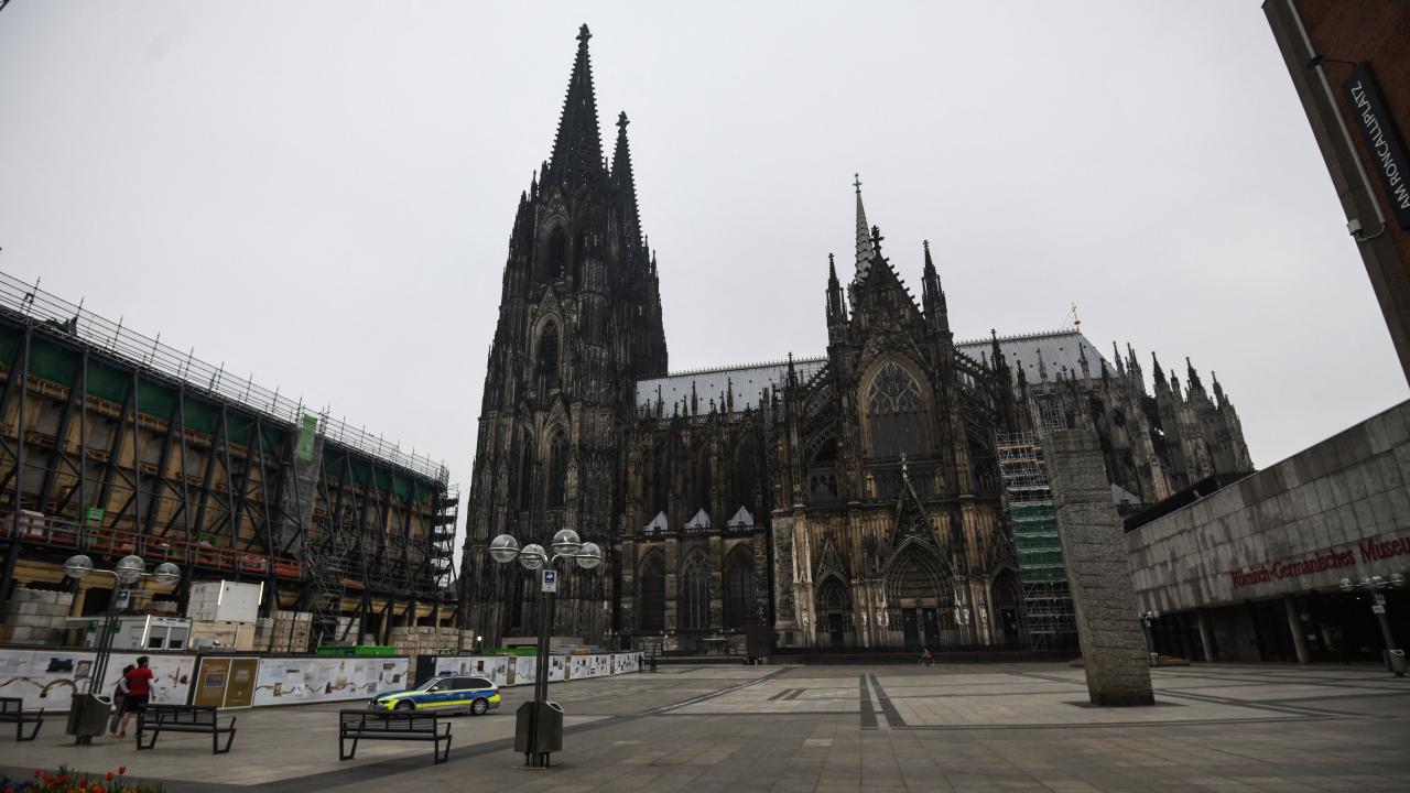 Almanya’da iklim aktivistleri Köln Katedrali’ni bastı: 2 yaralı