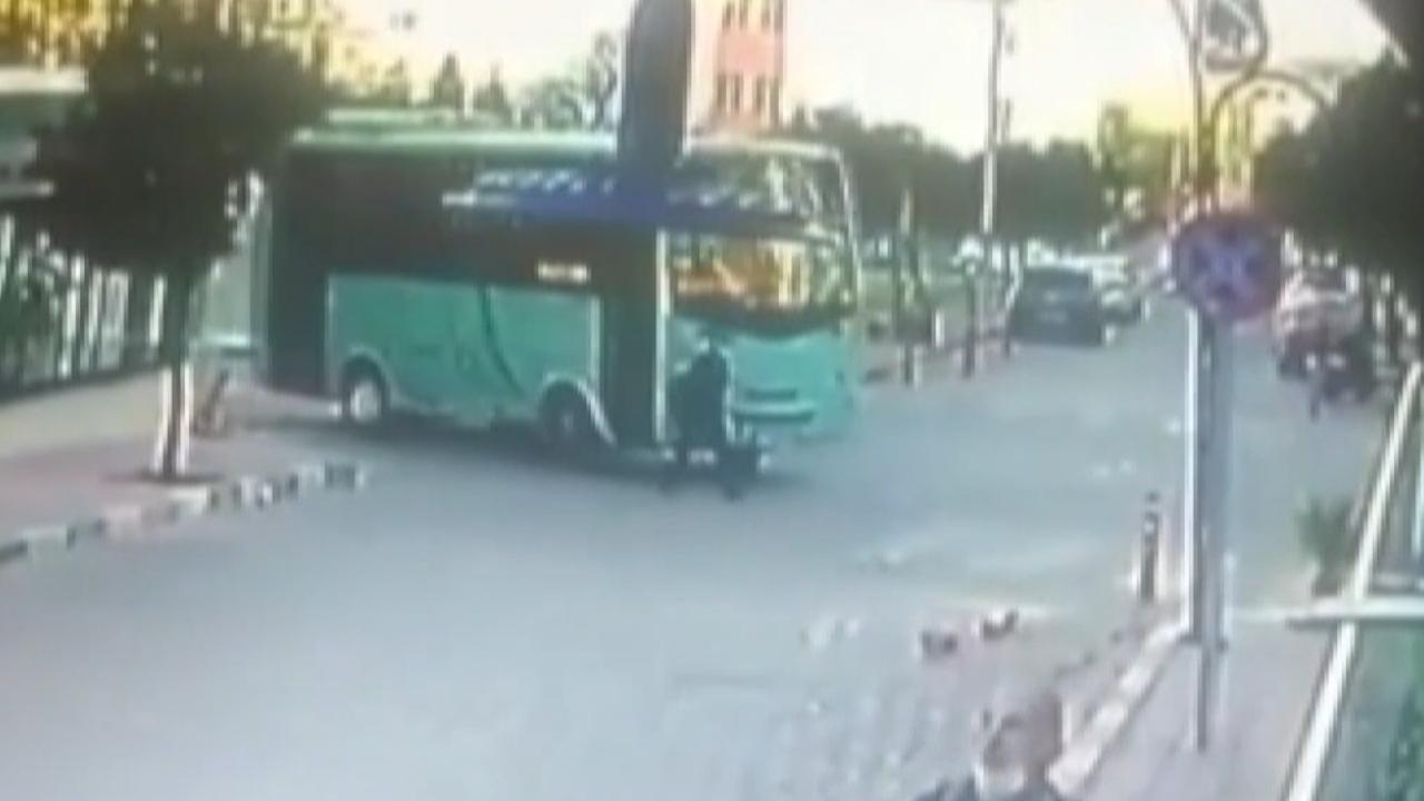 Halk otobüsünün çarptığı kadın ağır yaralandı