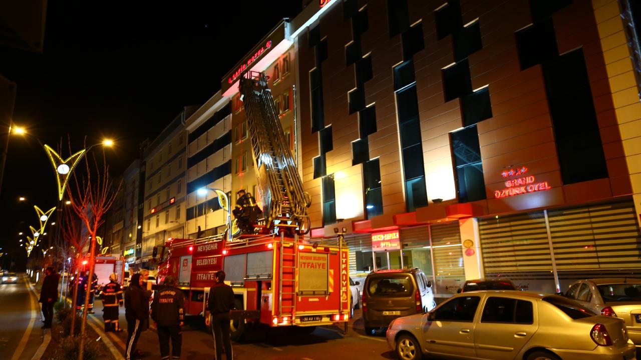 Nevşehir’de otel çatısında yangın çıktı
