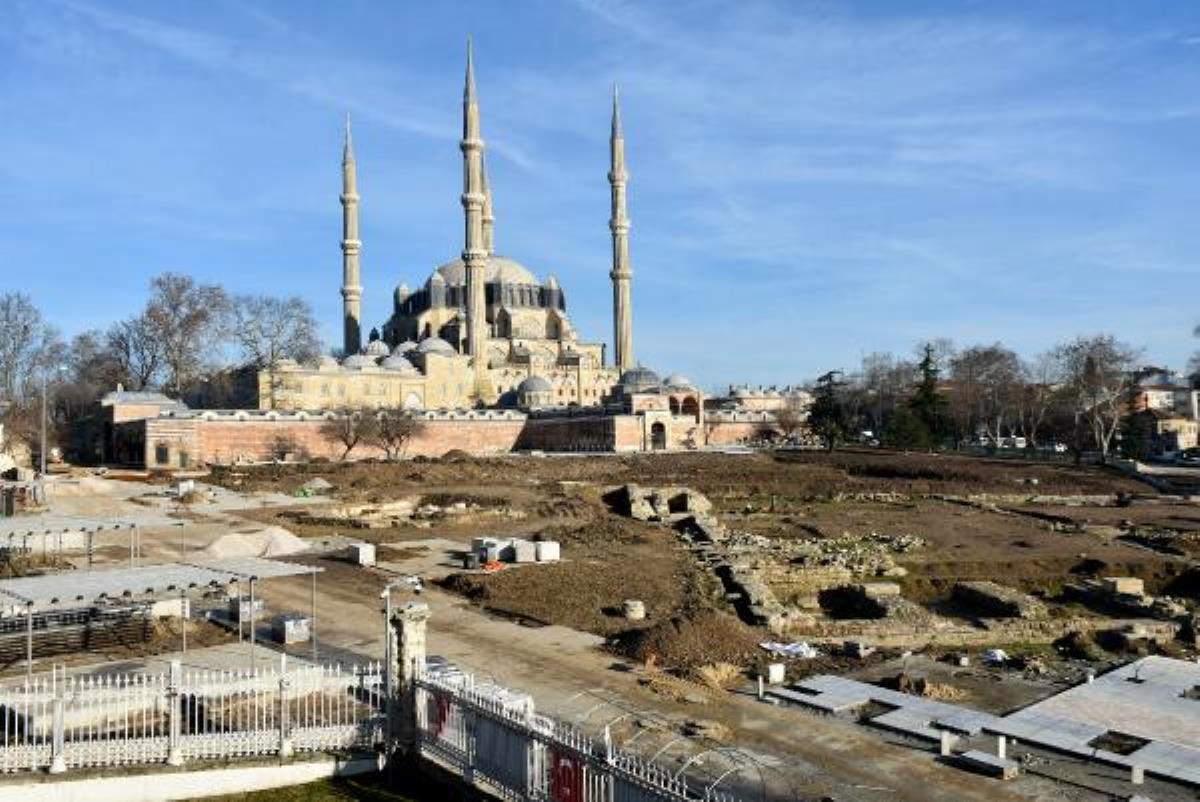 Son dakika… Selimiye Camisi meydanında çıkan tarihi kalıntılar, arkeopark haline getirilecek