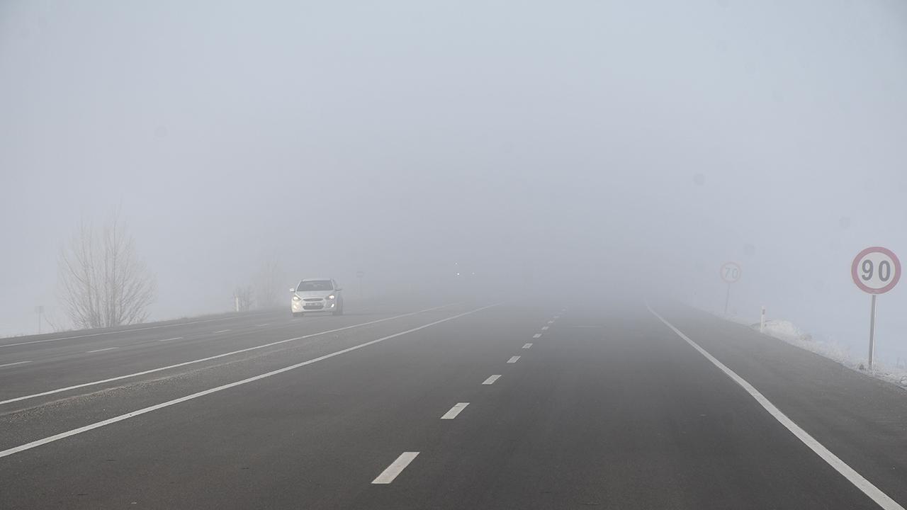 Sivas-Erzincan kara yolunda yoğun sis