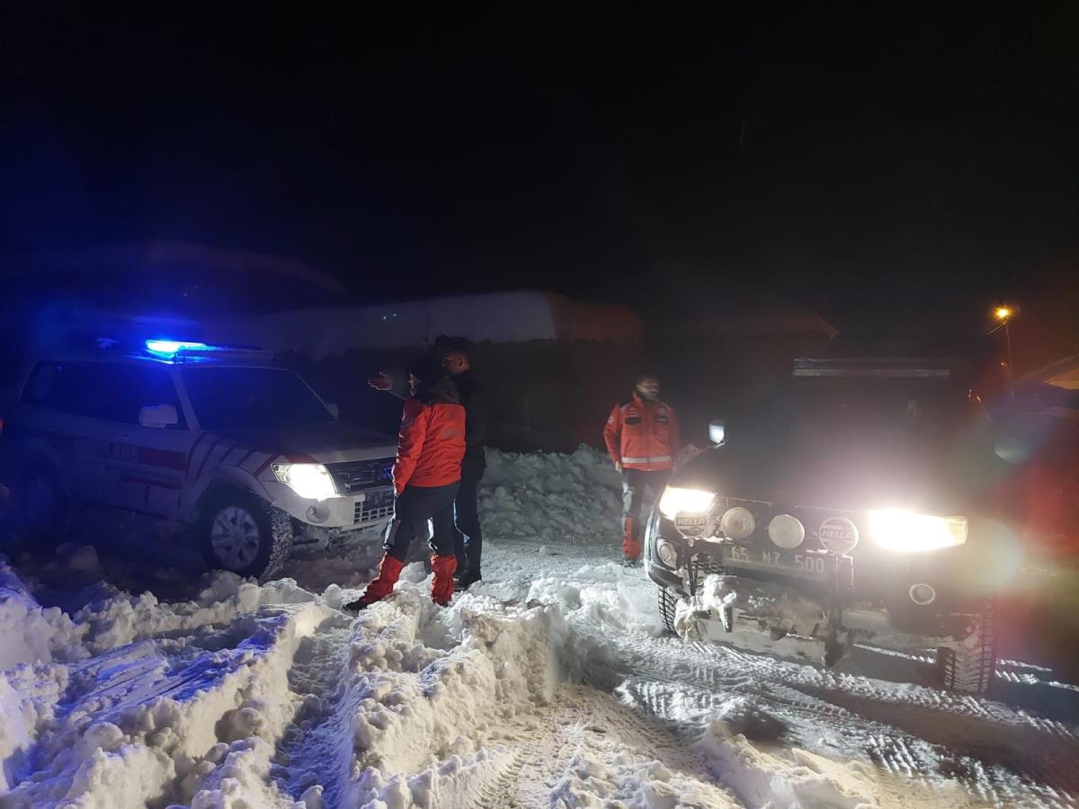 Van’da sağlık çalışanlarının zorlu kış nöbeti devam ediyor