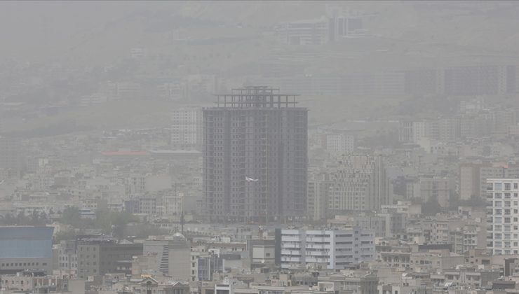 Tahran’da hava kirliliği nedeniyle okullar yine tatil