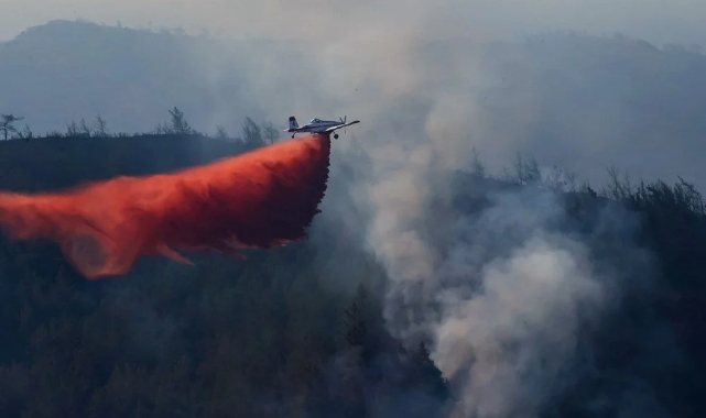 Muğla’nın Marmaris ilçesinde çıkan orman yangını devam ediyor