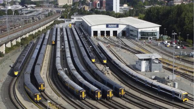 İngiltere’de tren sürücülerinin yeniden greve gitmesi ulaşımı felç etti