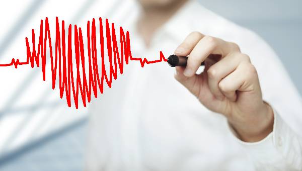 Dr. Özkoç, Kalp Sağlığı Haftası’nda vurguladı:Risk faktörlerinin azaltılması, düzenli sağlık kontrolü kalp ve damar sağlığı için önemli