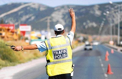 Polisin trafik denetimleri: 265 sürücüye yasal işlem, 46 araca trafikten men, 2 sürücüye tutuklama