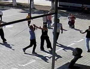 Adana’da öğretmenlere saldırı kamerada