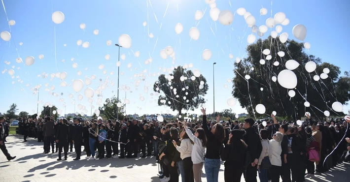 Gazimağusa'da beyaz balonlar adalet için sonsuzluğa bırakıldı