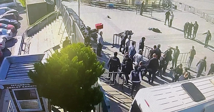İstanbul Adliyesi önündeki meydanda silahla ateş açıldı: 2 kişi öldü, 2'si polis 3 kişi yaralandı