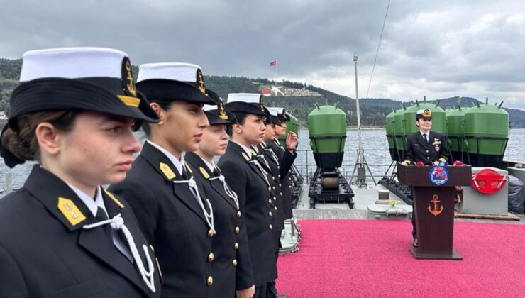 TSK’nın İlk Kadın Amiral Gökçen Fırat, 8 Mart’ı Deniz Harp Okulu Öğrencileriyle Kutladı
