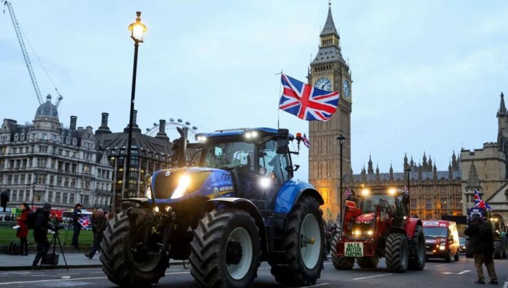 İngiltere’de çiftçiler hükümetin tarım politikalarını protesto etti