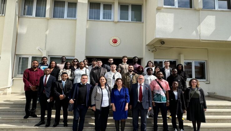 Siyasal Bilimler Fakültesi öğrencileri TC Büyükelçiliği ile Meclisi ziyaret etti