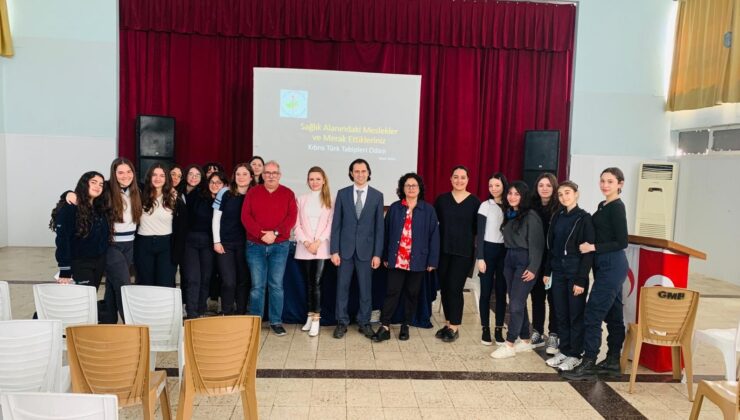 Kıbrıs Türk Tabipleri Odası Gazimağusa Türk Maarif Kolejinde söyleşi gerçekleştirdi