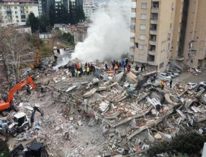 Depremde 42 kişinin öldüğü Bad-ı Saba Konutları A Blok’a ilişkin davanın duruşması görülüyor