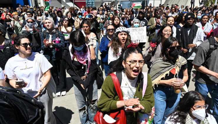 ABD’de, Filistin destekçisi protestolara San Francisco Üniversitesi öğrencileri de katıldı