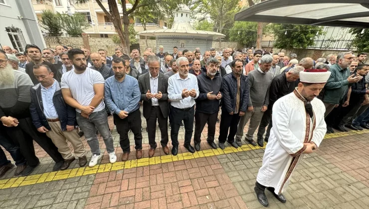 Alanya’da, İsrail saldırılarında hayatını kaybeden Filistinliler için gıyabi cenaze namazı