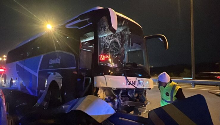 Anadolu Otoyolu’nda bariyere çarpan yolcu otobüsündeki 2 kişi yaralandı
