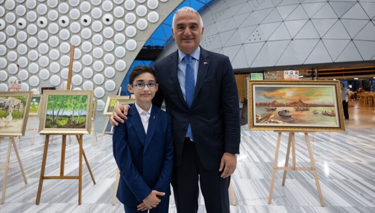 Bakan Ersoy, Devlet Çoksesli Çocuk Korosunun “23 Nisan Özel Konseri”ni izledi