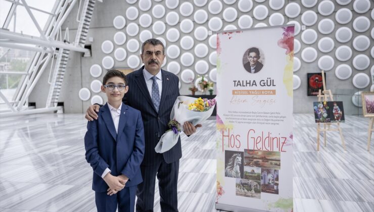 Bakan Tekin, şehit polis Hüseyin Gül’ün oğlu Talha Gül’ün sergisini ziyaret etti