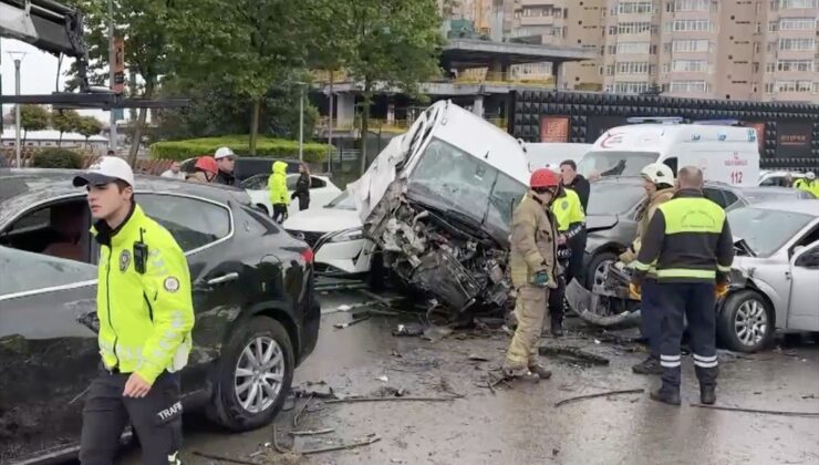 Beşiktaş'ta 7 aracın karıştığı zincirleme kaza meydana geldi