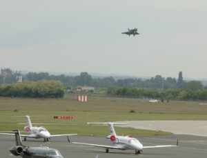 Fransa’dan satın alınan Rafale tipi savaş uçaklarının 6’sı Hırvatistan’a geldi