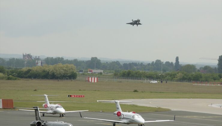 Fransa’dan satın alınan Rafale tipi savaş uçaklarının 6’sı Hırvatistan’a geldi