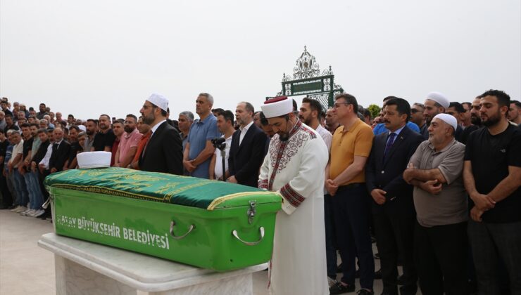 GÜNCELLEME – Hatay’da cami önünde silahlı saldırı sonucu öldürülen imamın cenazesi toprağa verildi