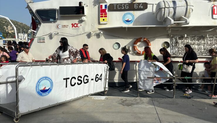 Hatay'da çocuklara yönelik gemiyle deniz turu düzenlendi