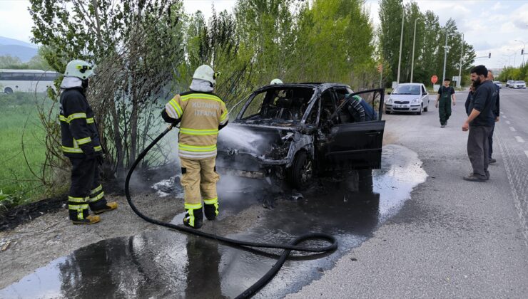 Kütahya’da otomobilde çıkan yangın söndürüldü
