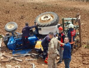 Mardin’de devrilen traktörün altında kalan sürücü öldü
