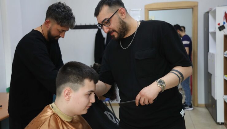 Samsun’da kuaförlerden kırsal bölgedeki ve özel eğitim alan öğrencilere saç bakımı