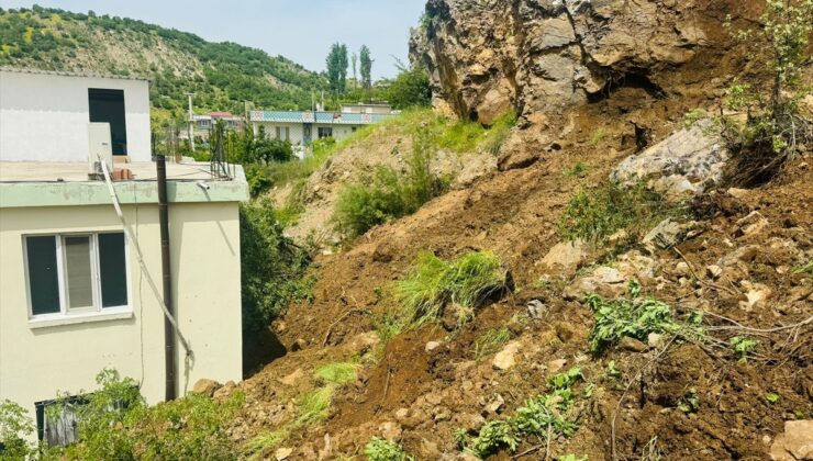Şırnak’ta toprak kayması sonucu bir evde hasar oluştu