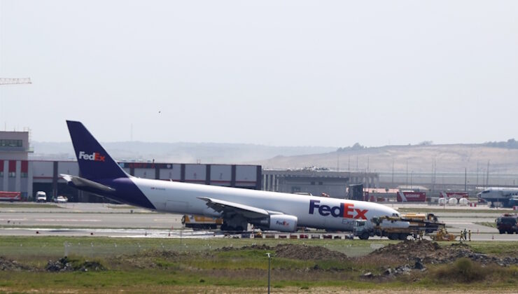 İstanbul Havalimanı’nda arızalanan kargo uçağı gövde üzerine iniş yaptı