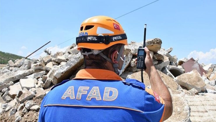 İstanbul’da deprem tatbikatında yüksekten düşen AFAD çalışanı yaralandı