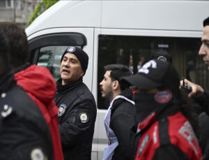 İçişleri Bakanı Yerlikaya, İstanbul’daki 1 Mayıs kutlamalarında 210 kişi gözaltına alındığını bildirdi