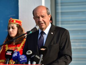 Cumhurbaşkanı Tatar: “Direkt uçuşlarla Bakü ve Ercan arasındaki bu önemli köprüyü daha da pekiştirmek temennimiz”