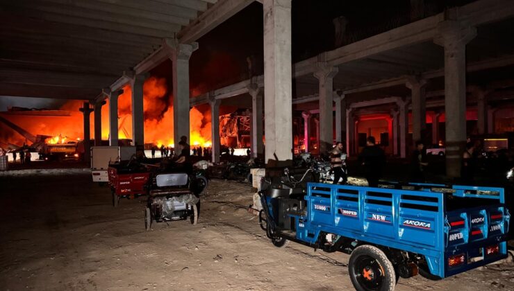 GÜNCELLEME – Adana’da motosiklet üretim tesisinde çıkan yangına müdahale ediliyor