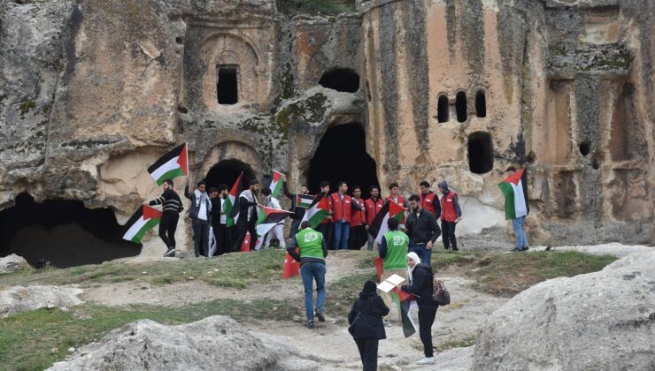 Afyonkarahisar’da üniversite öğrencilerinden Filistin’e destek yürüyüşü