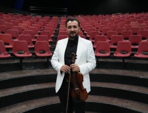 Aleksandrov Rus Kızılordu Korosu ve Dans Topluluğu ile Muhammed Yıldırır konser verdi