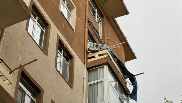 Avcılar’da balkonu çöken bina boşaltıldı