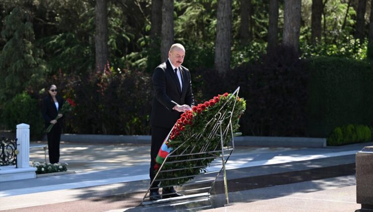 Azerbaycan’ın ulusal lideri Haydar Aliyev doğumunun 101. yılında kabri başında anıldı