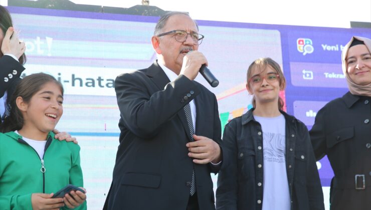 Bakan Özhaseki, Hatay’da konteyner kentteki çocuk şenliğine katıldı:
